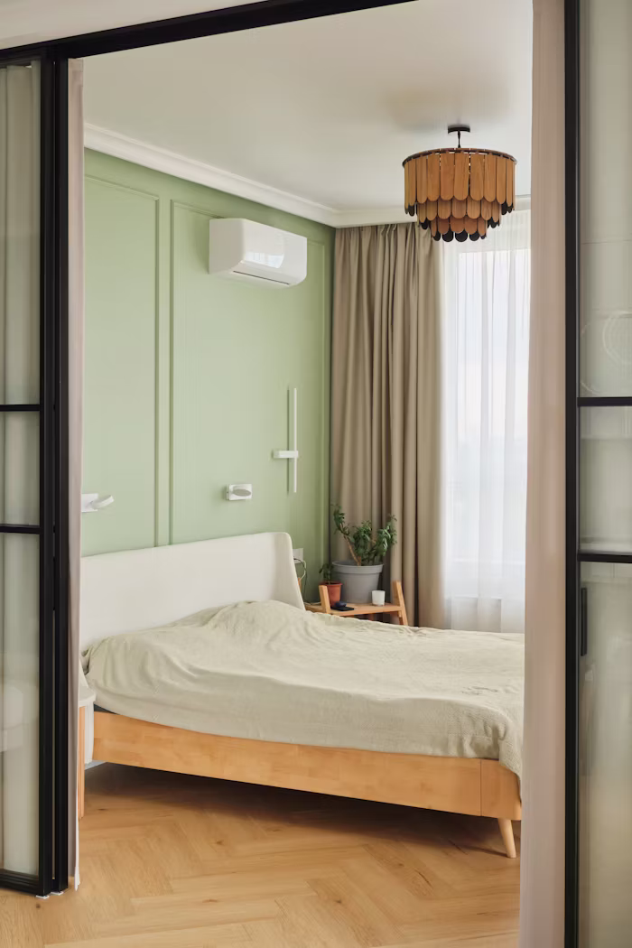 Air-conditioned bedroom in the 06