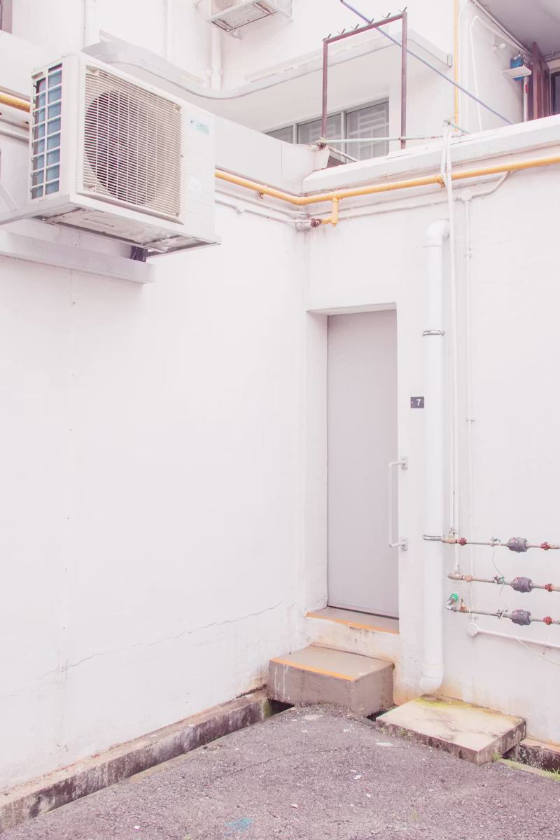 Refrigerant lines and connections during commissioning